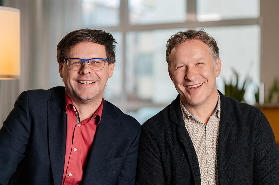 Zwei Gesprächspartner im Referenz-Interview